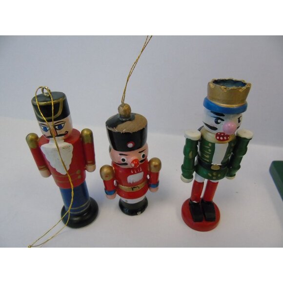Vintage Collection Of 7 Christmas Nutcrackers Various Sizes Ornaments - Picture 4 of 6